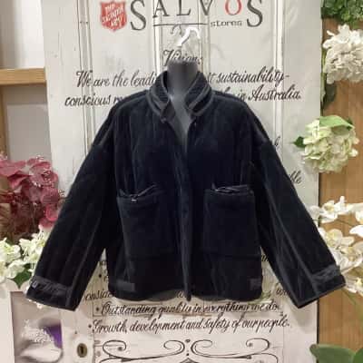 LOUNGE THE LABEL BRAND! NWOT TRENDY QUILT STITCH PATTERNED BOMBER JACKET WITH FRONT PANEL POCKET DETAILING! Womens  Size S Bomber Jacket / Cropped Jacket Black  