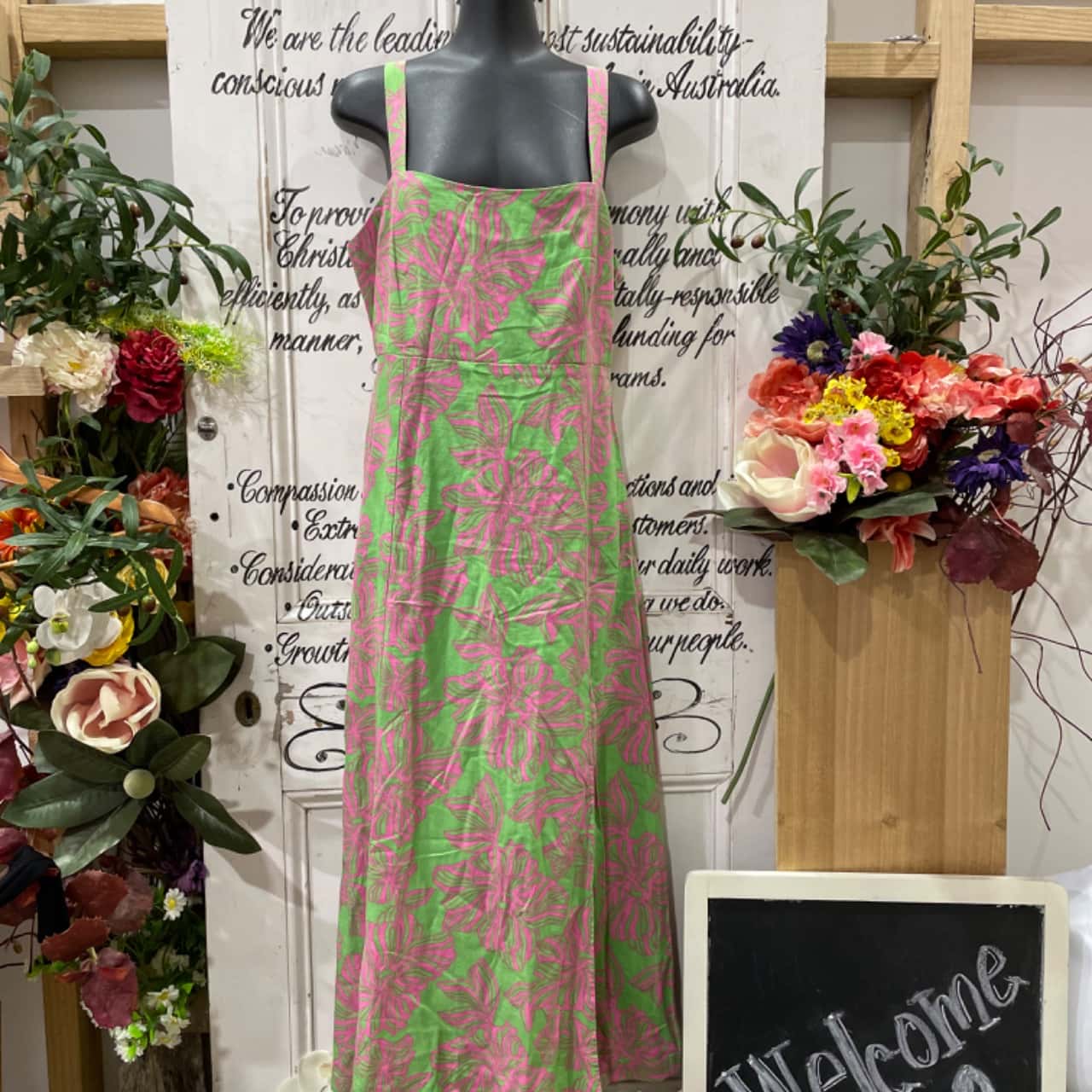 SPORTSGIRL BRAND! SPRING TIME FLORAL!! BNWT!! RRP $89.95!! Sportsgirl Brand!! Womens Size 10 Floral Dress / Midi Dress / Sleeveless Dress Floral / Green / Pattern / Pink (s) - New With Tags | Salvos Stores SPORTSGIRL BRAND! SPRING TIME FLORAL!! BNWT!! RRP $89.95!! Sportsgirl Brand!! Womens Size 10 Floral Dress / Midi Dress / Sleeveless Dress Floral / Green / Pattern / Pink (s) - New With Tags | Salvos Stores
