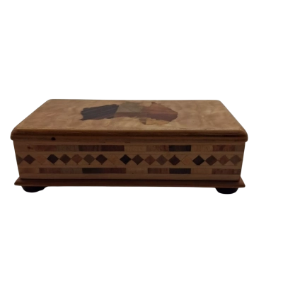AN AUSTRALIAN TIMBER JEWERLY BOX 
