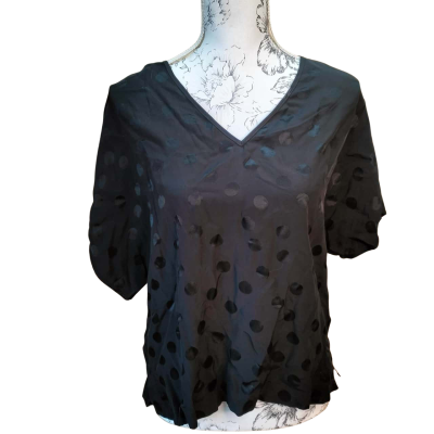 Gorman Summer 20 women's size 10 short sleeve color black with black dots. 54% Rayon & 46 Viscose.