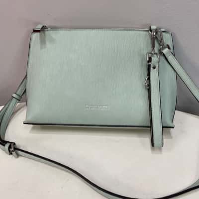 BNWOT Calvin Klein Womens Shoulder Bag / Wristlet Green 