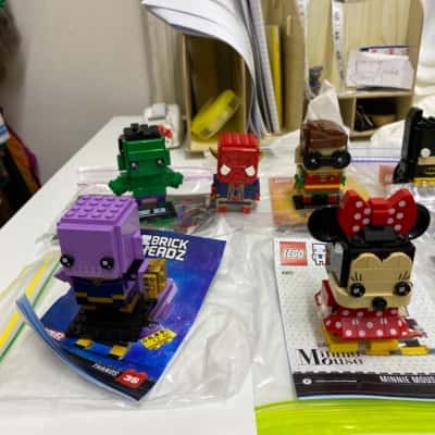 10 Lego Brick Headz. 