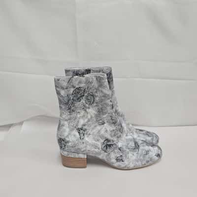 Django & Juliette  Womens Grey / White boots