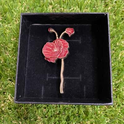  Womens Gold Tone Red Flower Brooch in Box