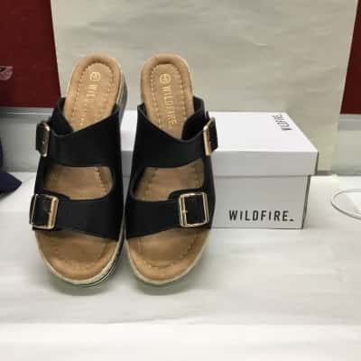 Wildfire Barcelona Size 8 Black Slides - New In Box