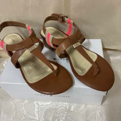 Tommy Hilfiger Womens  Size 8.5 Sandals Brown 