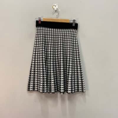 Review Womens  Size 6 A-Line Skirt Black  / Checked / White 
