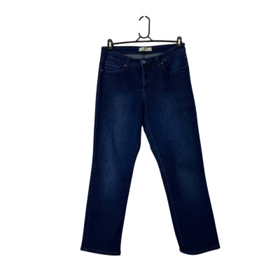 Levis 512s perfectly shaping  Straight Jeans Size 32 