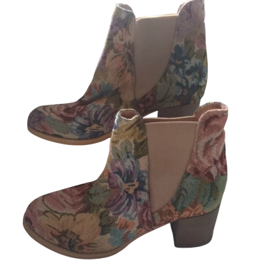 Django & Juliette  Womens  Size 37 Tapestry Boots Multicolored  