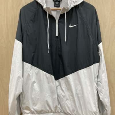 Nike Mens  Size L Black  / Grey Lightweight Jacket (2)