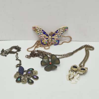 Collection of Costume Jewelry Necklaces/Pendants/ Brooch