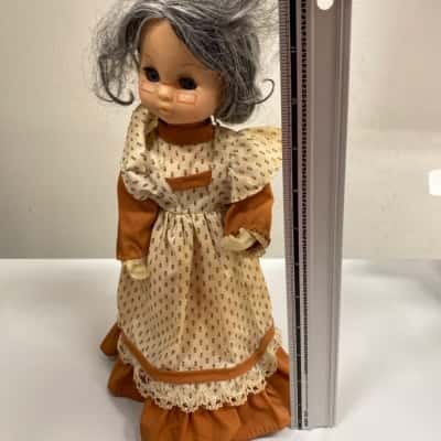 Vintage Musical Money Box Revolving Grandma Doll Plays Raindrops Keep Falling On My Head