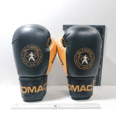 OMAC 16oz Boxing Gloves Black Gold PreOwned 