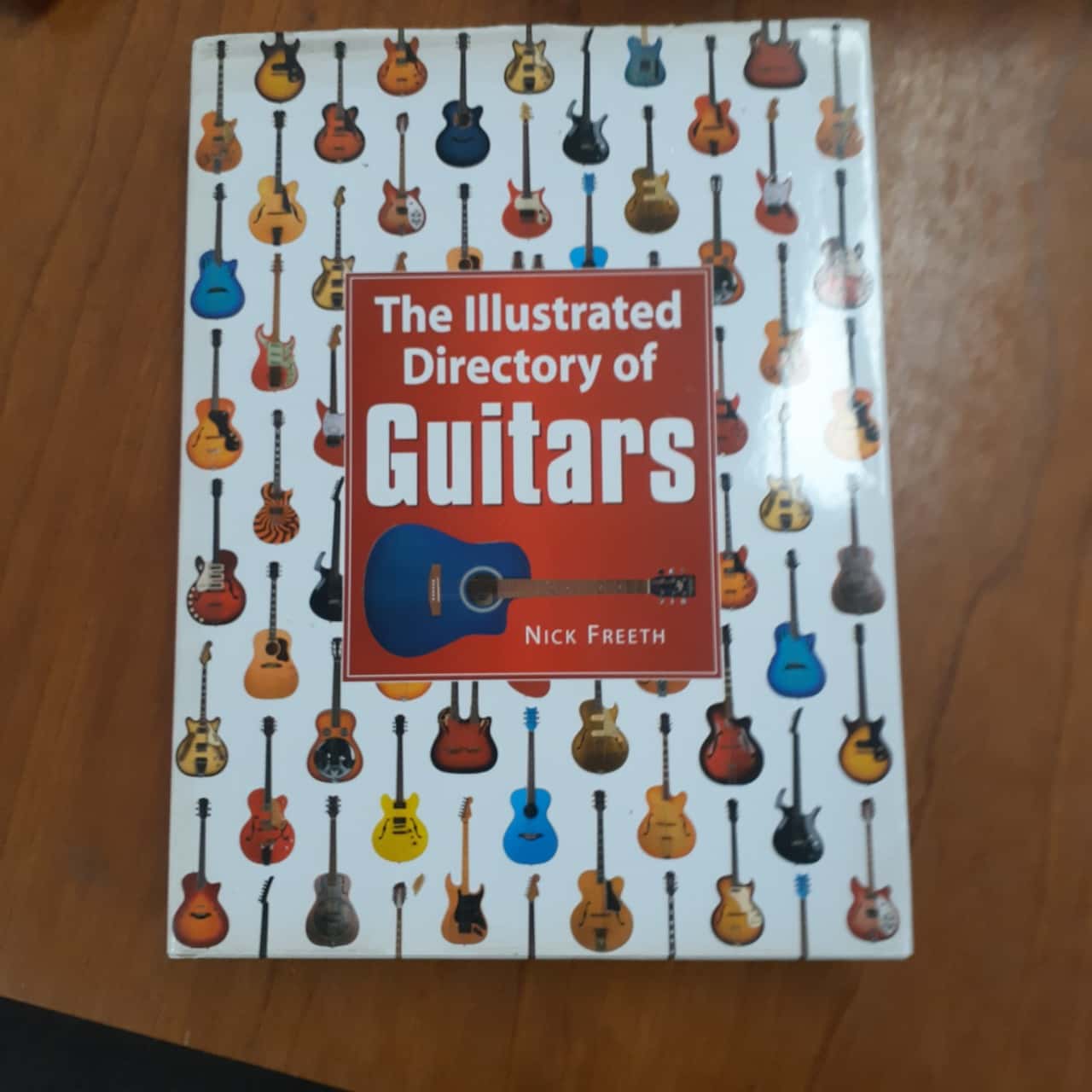 The Illustrated Directory of Guitars Freeth, Nick