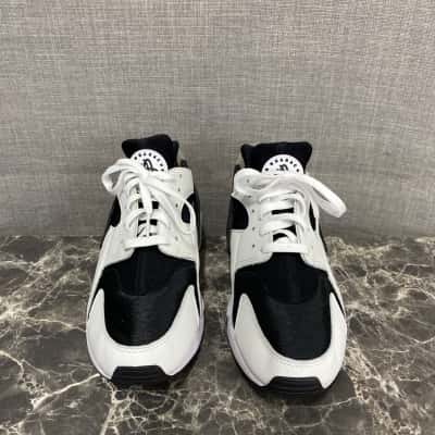Nike Womens  Size 10 Trainers Black  / White 