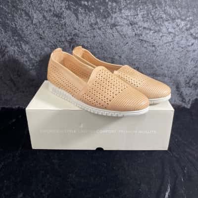 AirFlex Fiesta Camel Leather Slipons Brand New Size 10