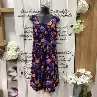 Princess Highway Brand! NWOT STUNNING FLORAL PATTERN SLEEVELESS MIDI DRESS!! Womens  Size 10 Floral Dress / Midi Dress / Sleeveless Dress  Floral / Navy Blue / Pattern 