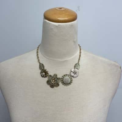 Super Pretty / Antique Style/ Flower, Leaf & Pearl Gold Tone / Cluster Necklace