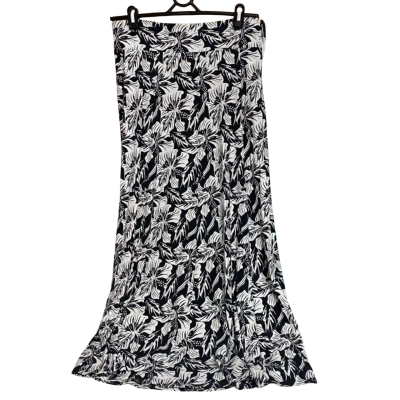 Creswick bamboo black and white long skirt Size M New