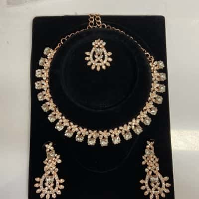  Womens Earrings / Necklace 