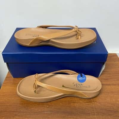 Diana Ferrari Womens  Size 8C “Landry Su” tan thongs