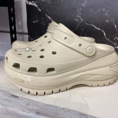 Crocs comfort chunky   Size 8 Beige 