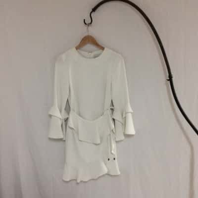 Rebecca Vallance Womens  Size 6 Cream 
