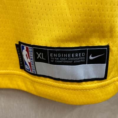 Nike Mens  Size XL Purple / Yellow (4)Sports Top