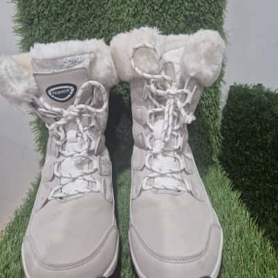  Womens  Size 8 Boots White 