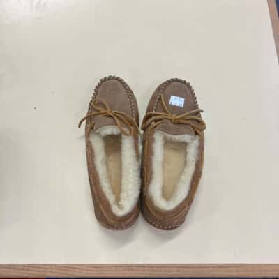 UGG Womens  Size 4.5 Brown 