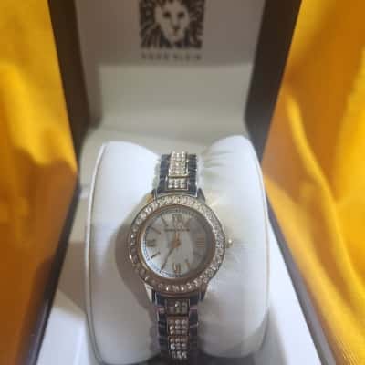 Ladies Anne Klein Watch - EUC - NEEDS BATTERY