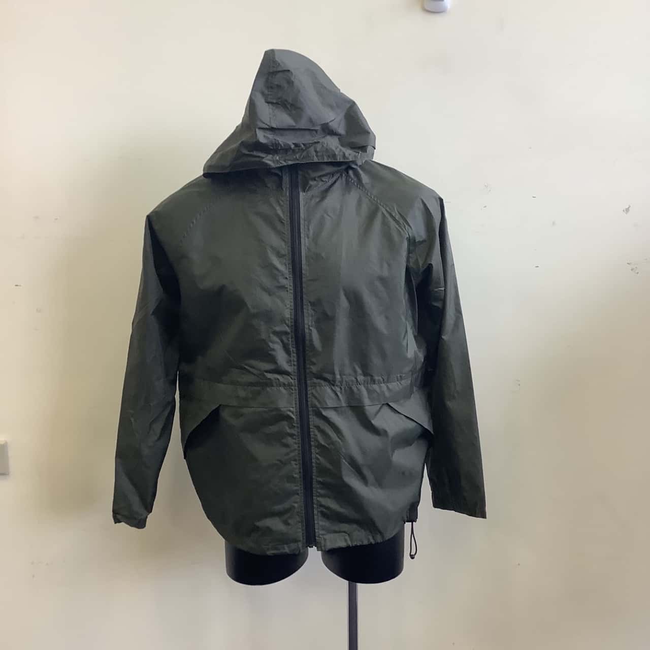 Uniqlo Mens Size M Raincoat Green
