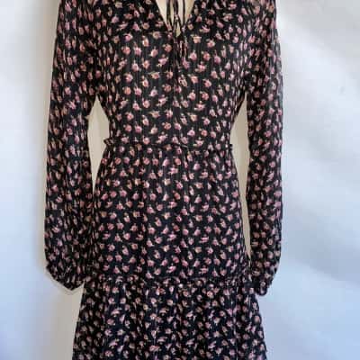 VERO MODA Women's Dress  Size 8  Casual Dress / Long Sleeve Dress / Party Dress  in Black and Floral 