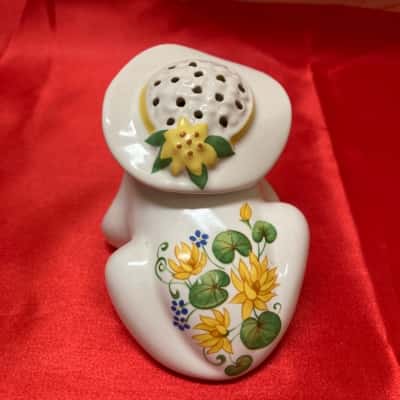 Avon Vintage Ceramic Frog Potpourri holder. 