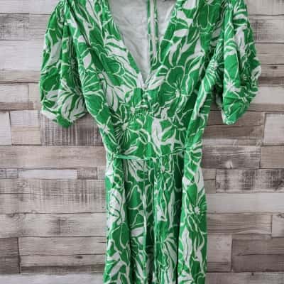 Faith the Brand Womens size L short Green /White Floral Dress