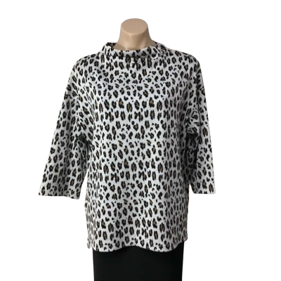 Suzannegrae Womens Size M Pale Grey / Black / Brown Animal Print 3/4 Sleeve Jumper