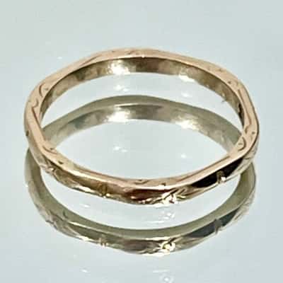 9ct Gold Etched Ring- very dainty