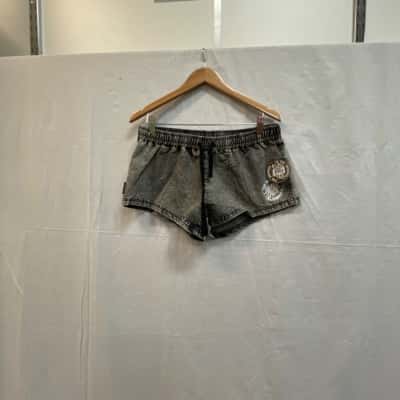 Santa Cruz Womens  Size 14 shorts