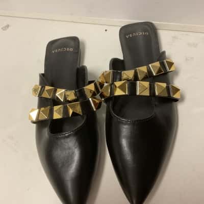 Decjuba Womens  Size 38 studded Flats Black  
