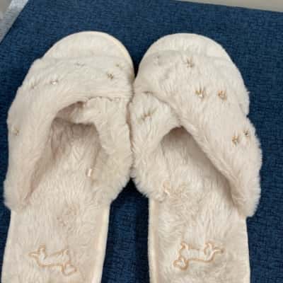 Peter Alexander Womens  Size L Cream slippers 