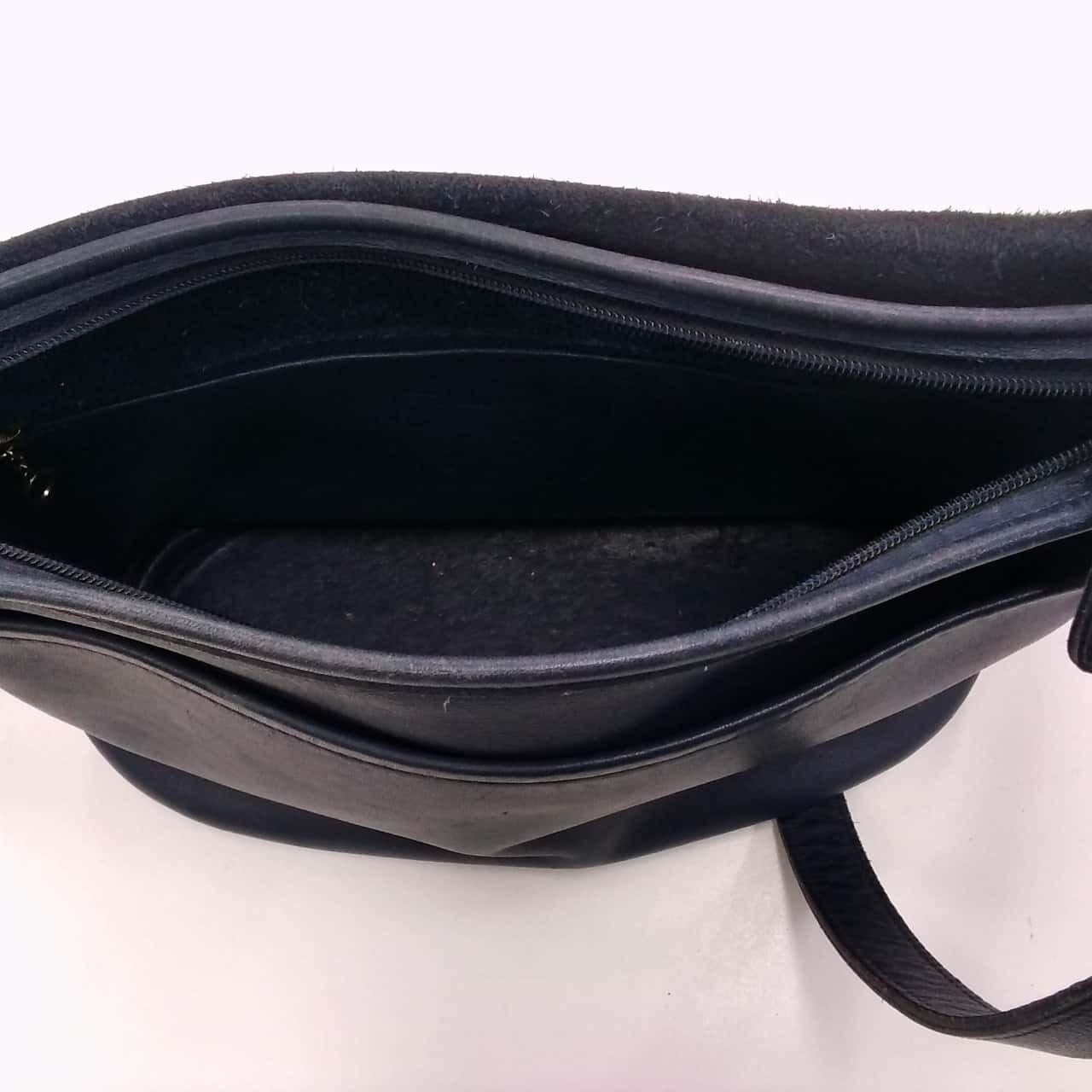 COACH Navy Leather No. F7M4150 Cross Body Bag (177)(s)