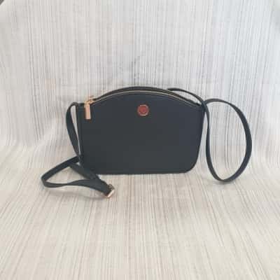 Ak Anne Klein Gorgeous Small/ Black Classic Curve Top /3 Pocket /Double Zipped /Crossbody /Shoulder /Handbag 