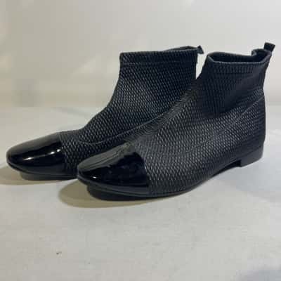 Heyraud womens ankle boot US 8