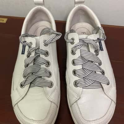 Frankie4 Womens  Size 7.5 Sneakers White 