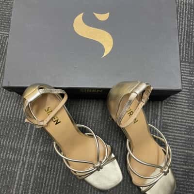 Siren Womens  Size 40 Evette Soft Gold High Heeled Shoes 