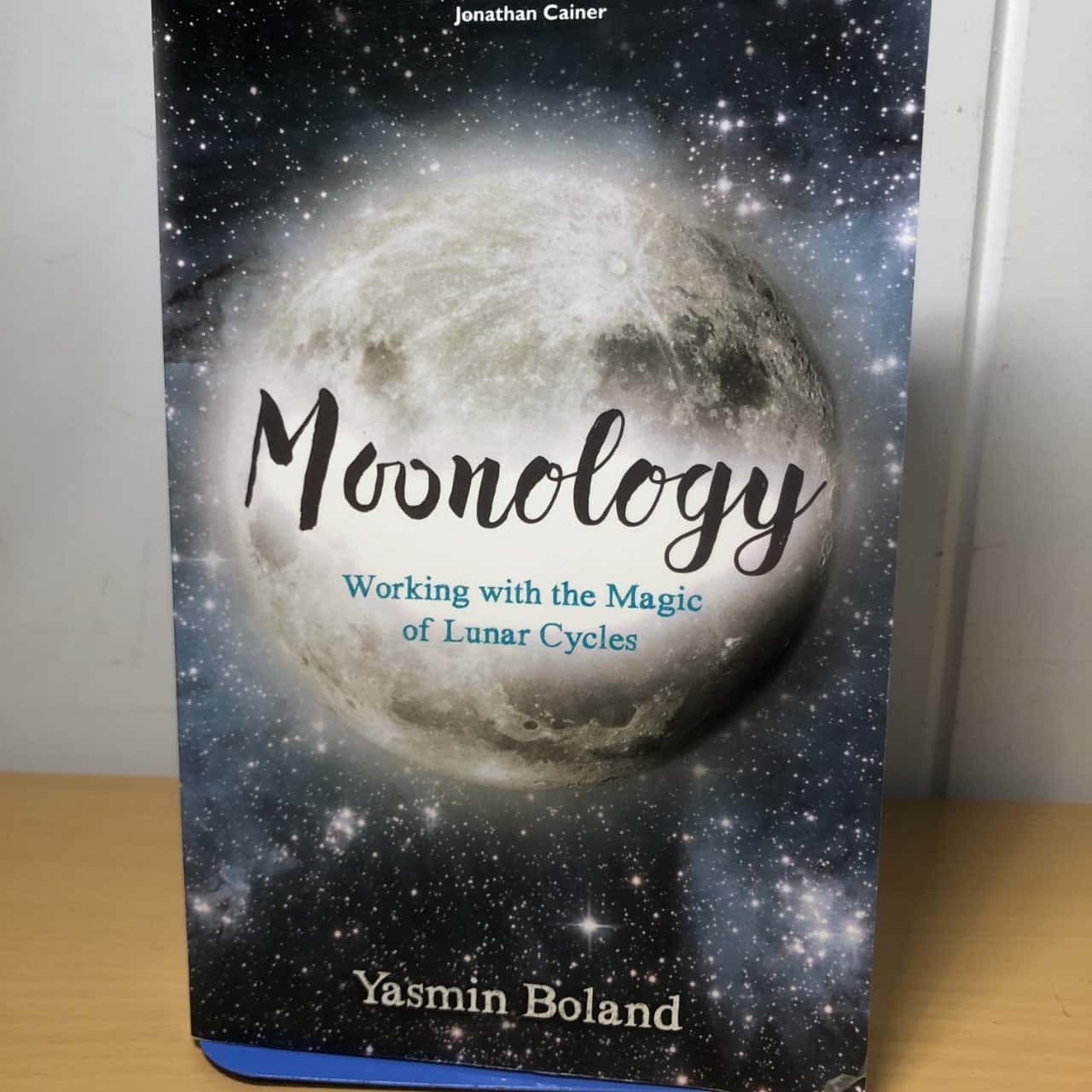 The Moon Book(Lunar magic to change your life), Moon spells, Moonology