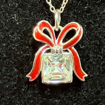  Women's Necklace Vintage Christmas Gift Avon holidays