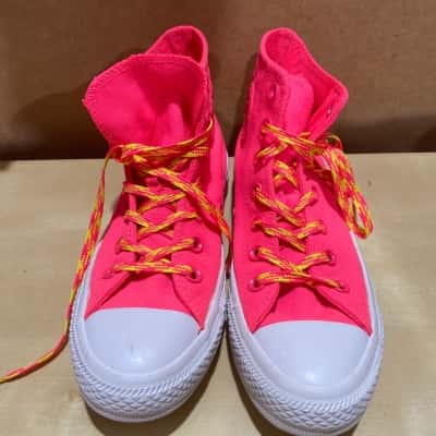 Converse Womens Hightops  Size 7 Pink  