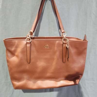 Ladies Coach "Ellis" Tote Bag - EUC