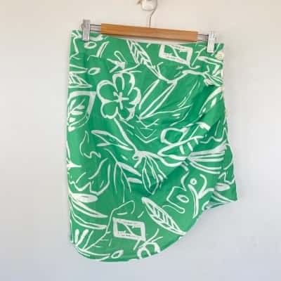 8 Birdies Green Pattern Mini Skirt Size L